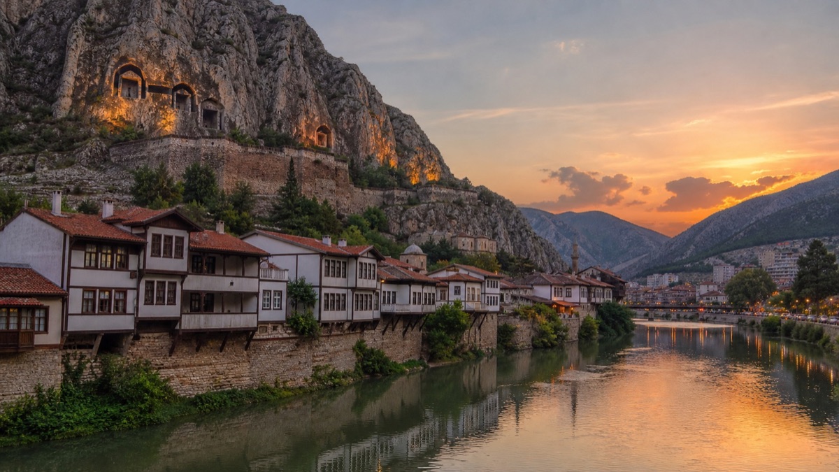 Sonbaharda Gezilecek Yerler: Kapadokya, Yedigöller, Mardin ve Amasya